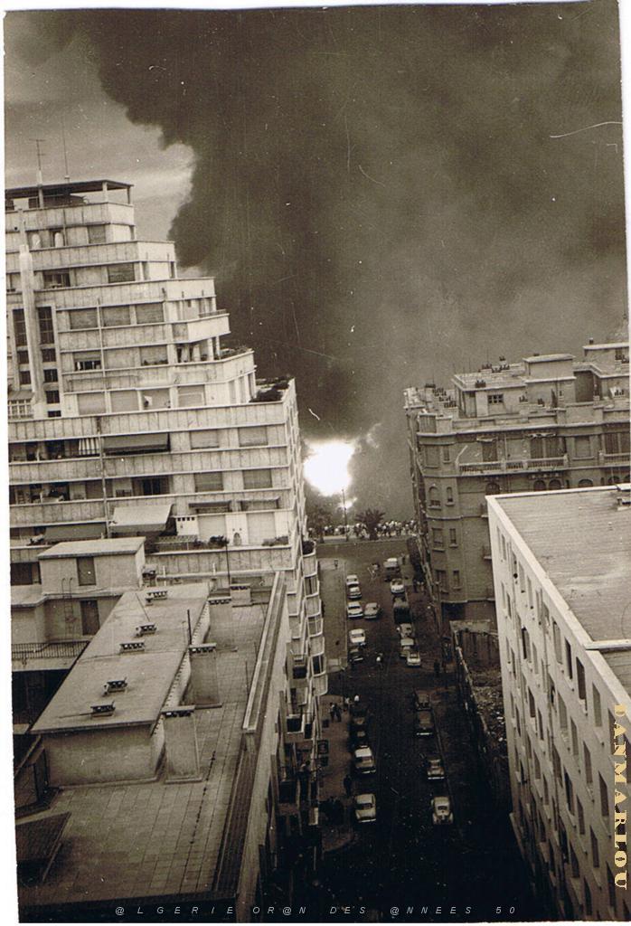 INCENDIE DES CUVES SUR LE PORT 1962 01.JPG